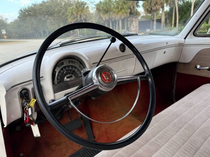 Ford-Customline-1953-RedWhite-RedWhite-8