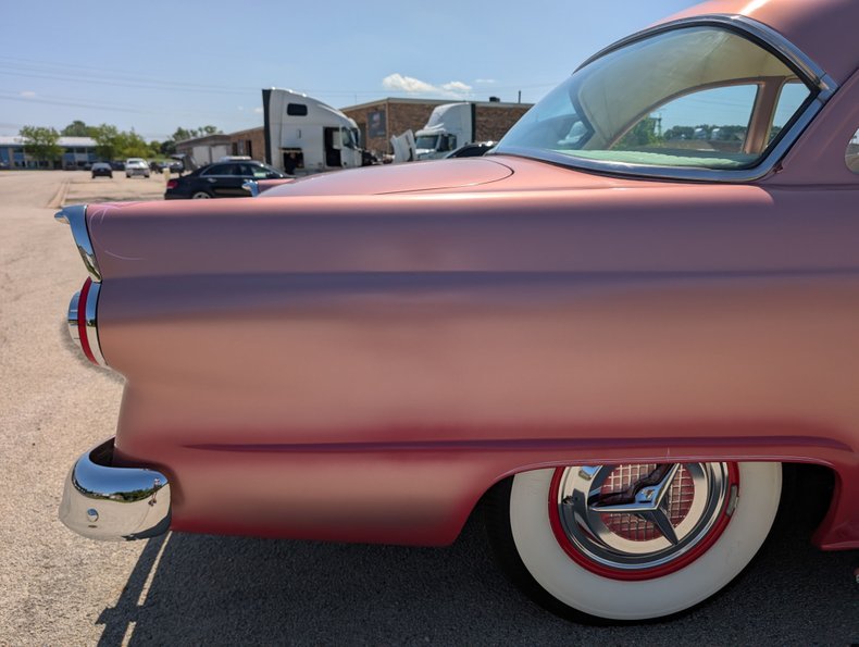 Ford-Customline-1956-Frosted-Rose-White-2