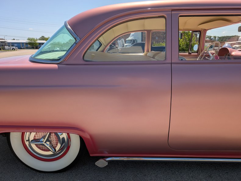 Ford-Customline-1956-Frosted-Rose-White-3