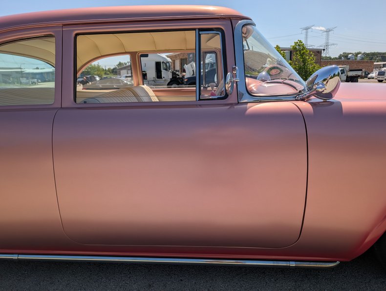 Ford-Customline-1956-Frosted-Rose-White-4