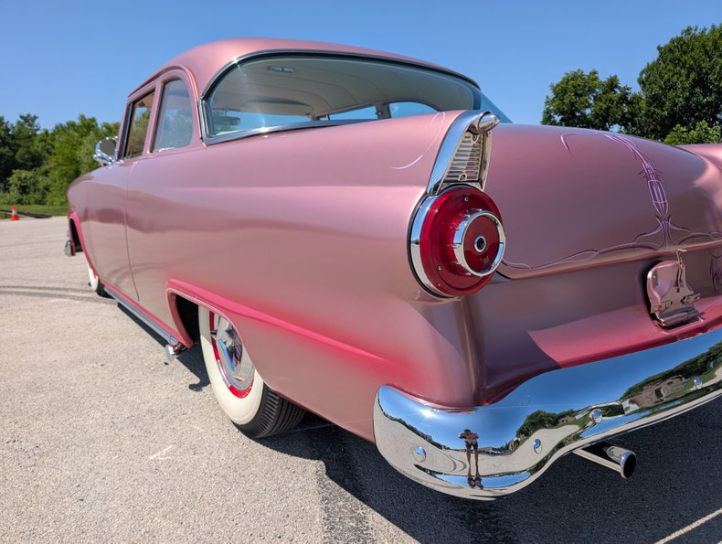 Ford-Customline-1956-Frosted-Rose-White-43