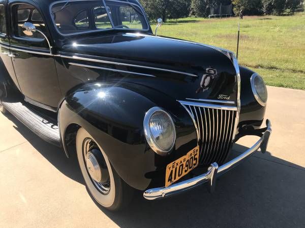 Ford-Deluxe-1939-2