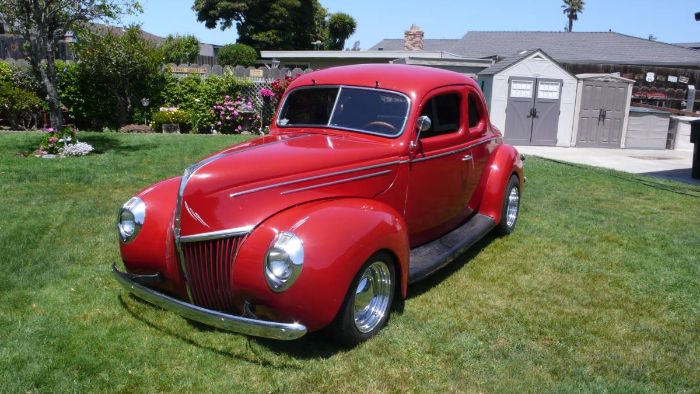 Ford-Deluxe-1939-Red-17