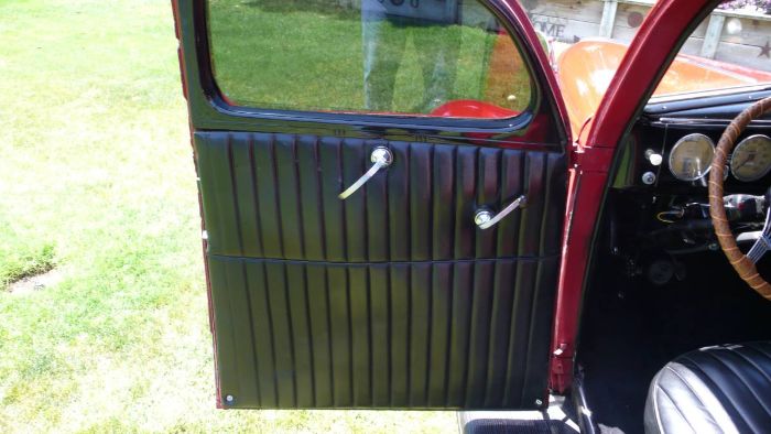 Ford-Deluxe-1939-Red-9