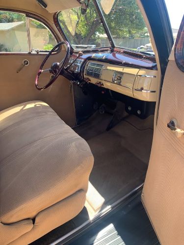 Ford-Deluxe-1940-Black-Tan-15