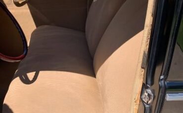 Ford-Deluxe-1940-Black-Tan-17