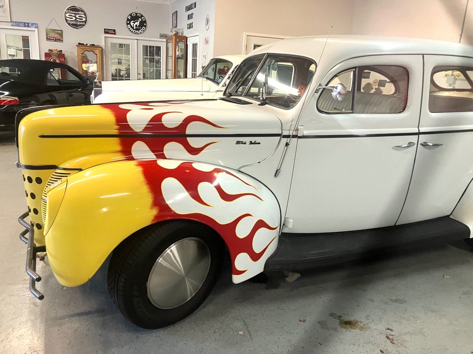 Ford-Deluxe-1940-Custom-1