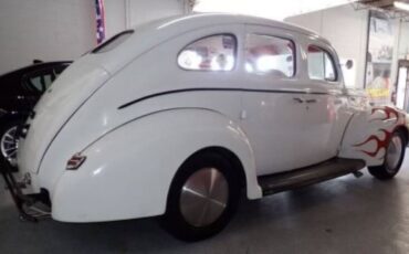 Ford-Deluxe-1940-Custom-10