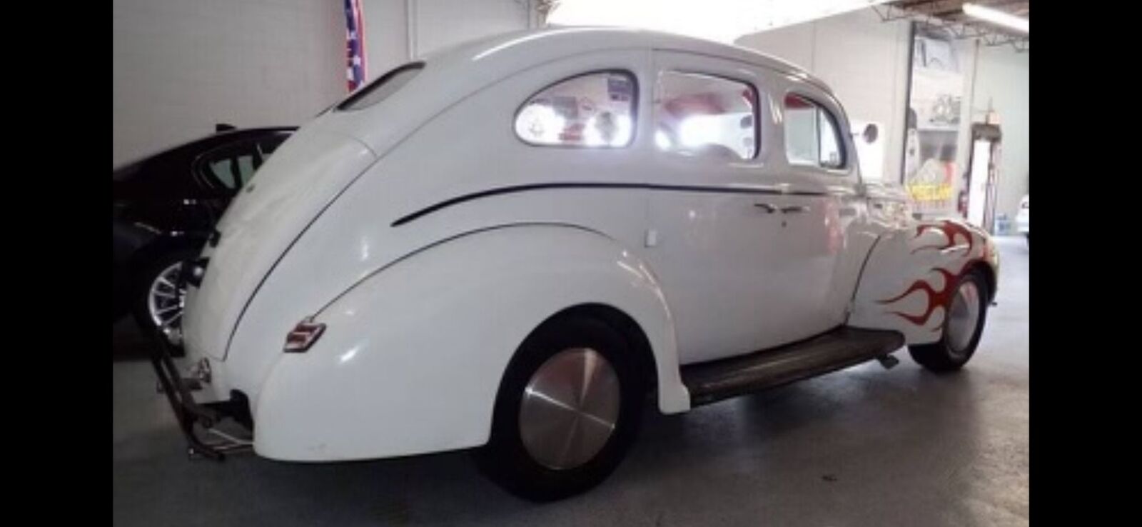 Ford-Deluxe-1940-Custom-10