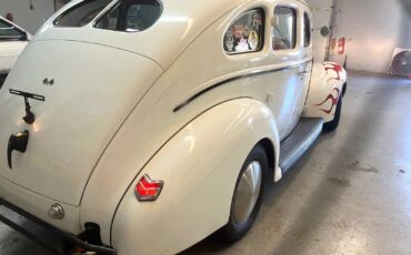 Ford-Deluxe-1940-Custom-12