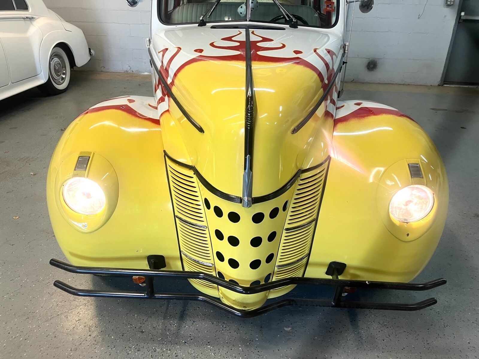 Ford-Deluxe-1940-Custom-4