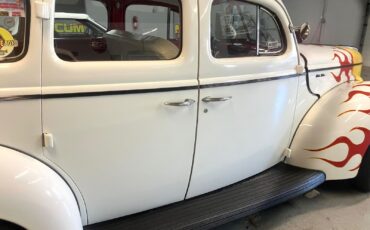 Ford-Deluxe-1940-Custom-7