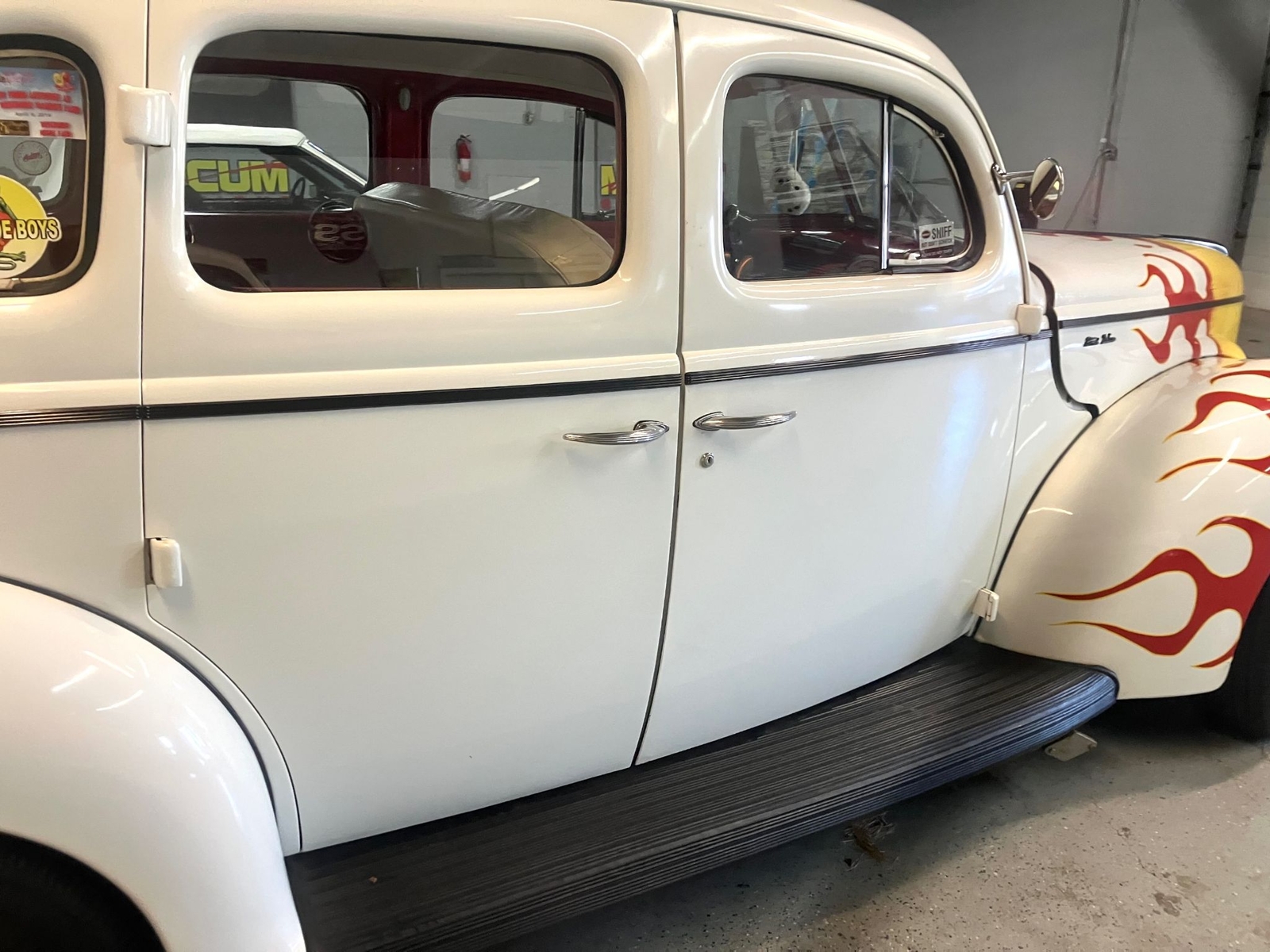 Ford-Deluxe-1940-Custom-7