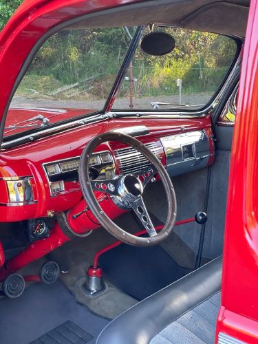Ford-Deluxe-1940-Red-4