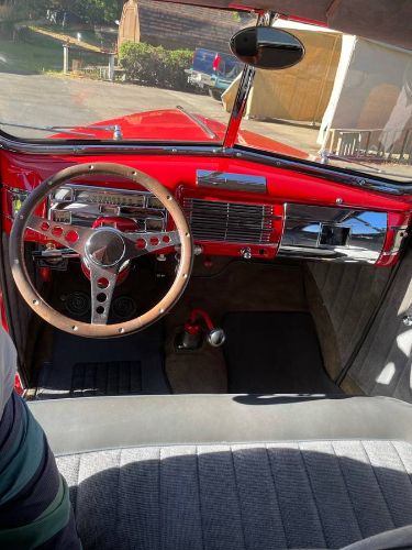 Ford-Deluxe-1940-Red-8