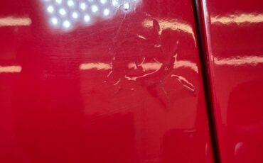Ford-Deluxe-1940-Red-Tan-27