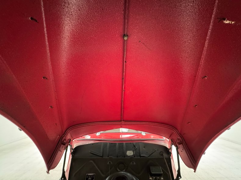 Ford-Deluxe-1940-Red-Tan-31