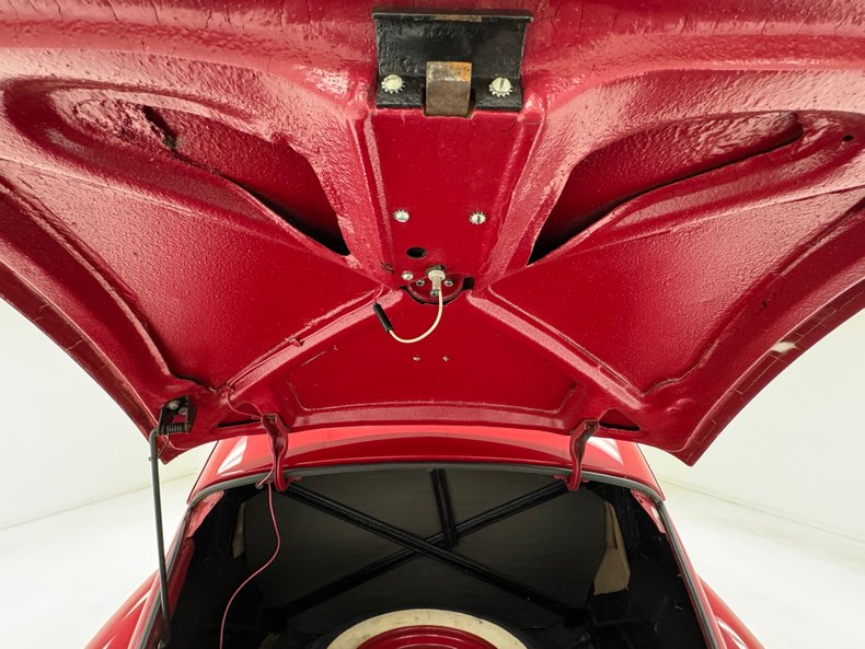 Ford-Deluxe-1940-Red-Tan-33