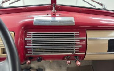 Ford-Deluxe-1940-Red-Tan-47