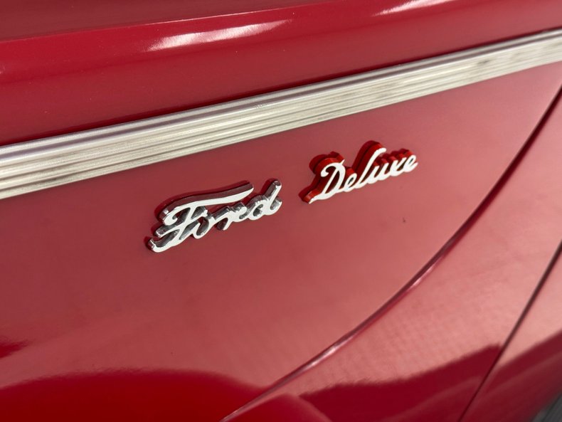 Ford-Deluxe-1940-Red-Tan-8