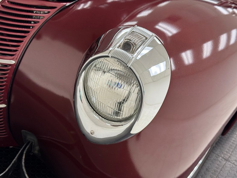 Ford-Deluxe-1940-Ruby-Red-Pearl-Black-16