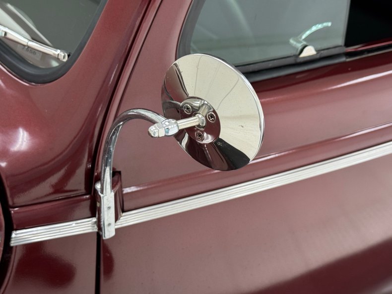 Ford-Deluxe-1940-Ruby-Red-Pearl-Black-21