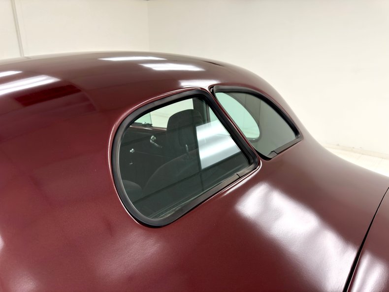 Ford-Deluxe-1940-Ruby-Red-Pearl-Black-23