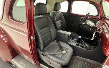 Ford-Deluxe-1940-Ruby-Red-Pearl-Black-34