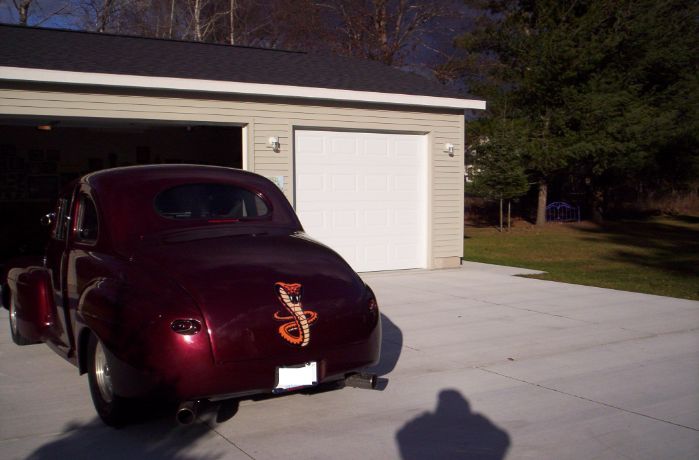 Ford-Deluxe-1947-2