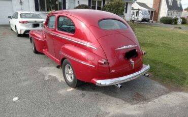 Ford-Deluxe-1947-Red-Black-10