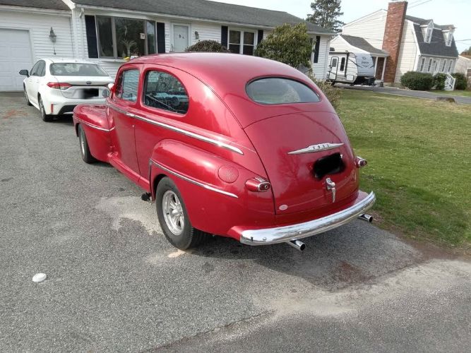 Ford-Deluxe-1947-Red-Black-10
