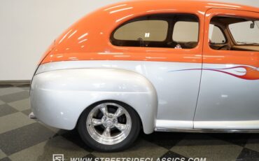 Ford-Deluxe-1947-Tangerine-Orange-Tan-40