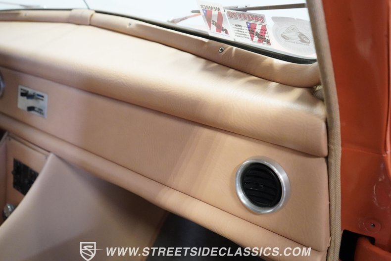 Ford-Deluxe-1947-Tangerine-Orange-Tan-43