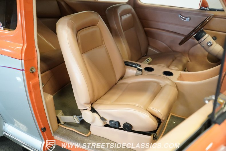 Ford-Deluxe-1947-Tangerine-Orange-Tan-48