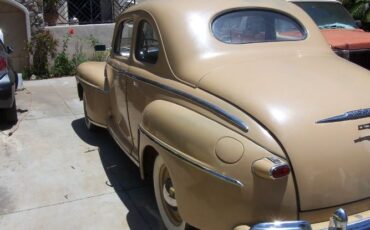Ford-Deluxe-1948-Tan-1