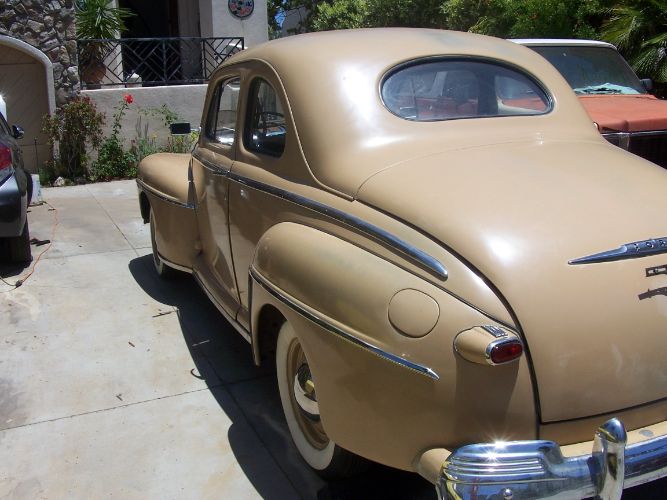 Ford-Deluxe-1948-Tan-1