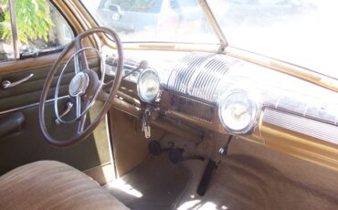Ford-Deluxe-1948-Tan-10