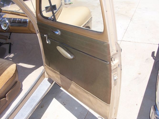 Ford-Deluxe-1948-Tan-12