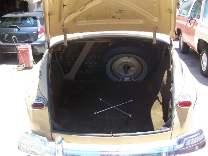 Ford-Deluxe-1948-Tan-8