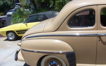 Ford-Deluxe-1948-Tan-9