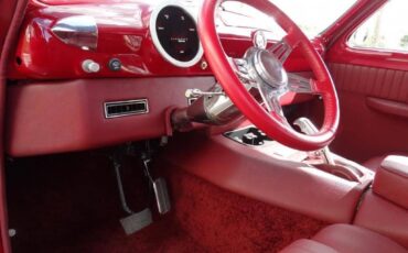 Ford-Deluxe-1950-red-4