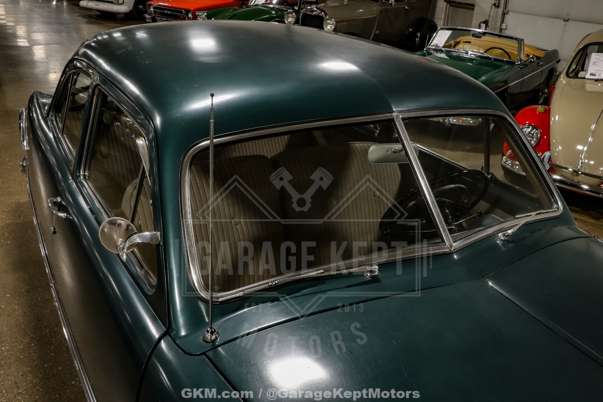 Ford-Deluxe-1951-Green-Brown-25