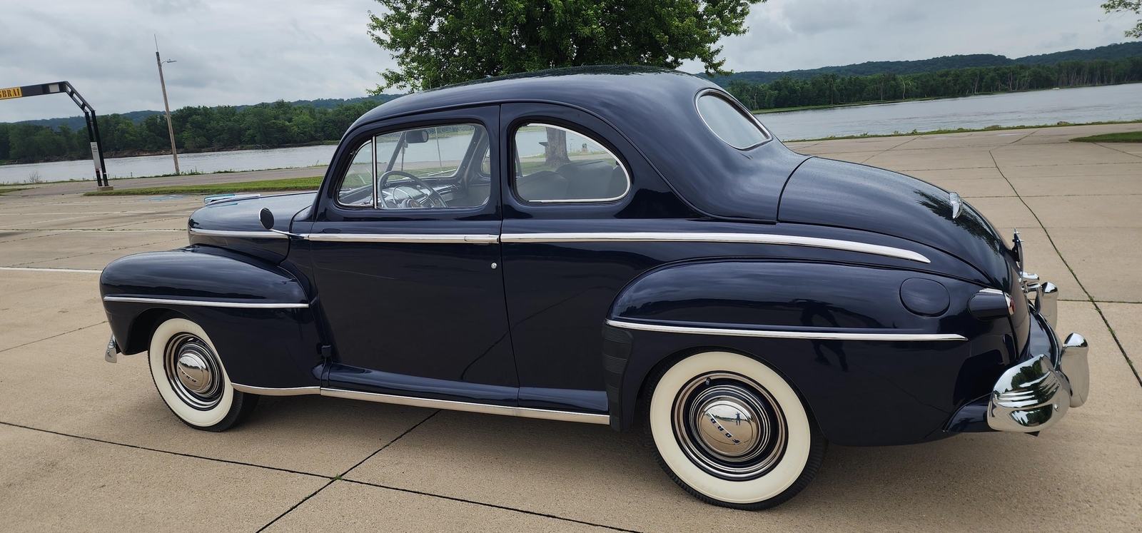Ford-Deluxe-Coupe-1948-2-dr-14