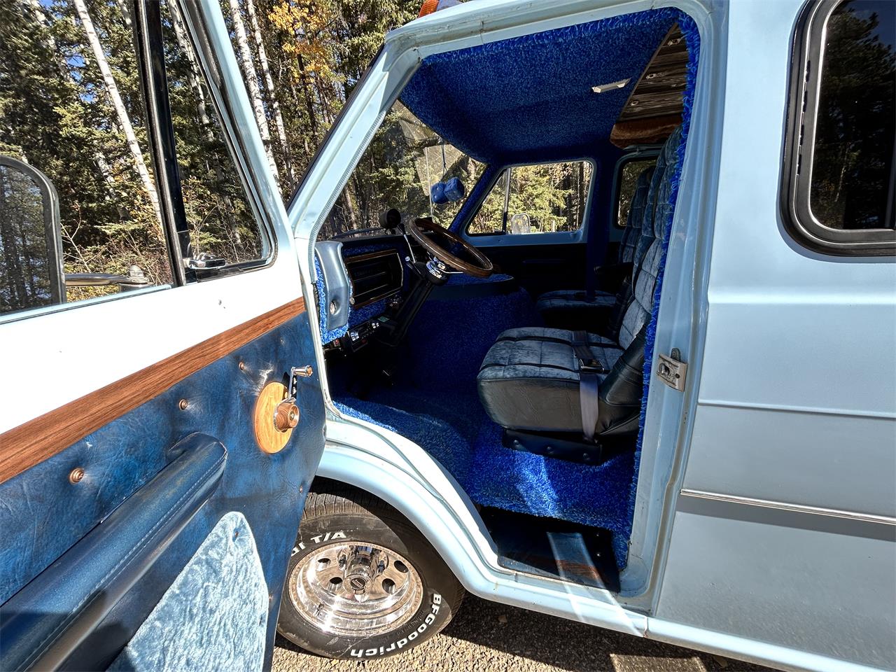 Ford-E200-1973-Baby-Blue-Blue-25