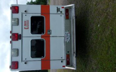 Ford-E350-ambulance-diesel-1993-custom-2