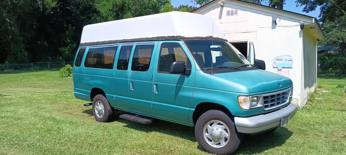 Ford-E350-club-wagon-1994-green-3