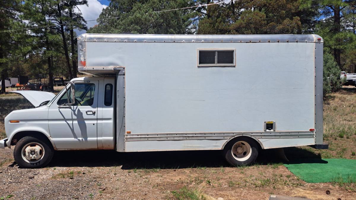 Ford-E350-diesel-1990-white