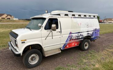 Ford-E350-van-1991-white-1