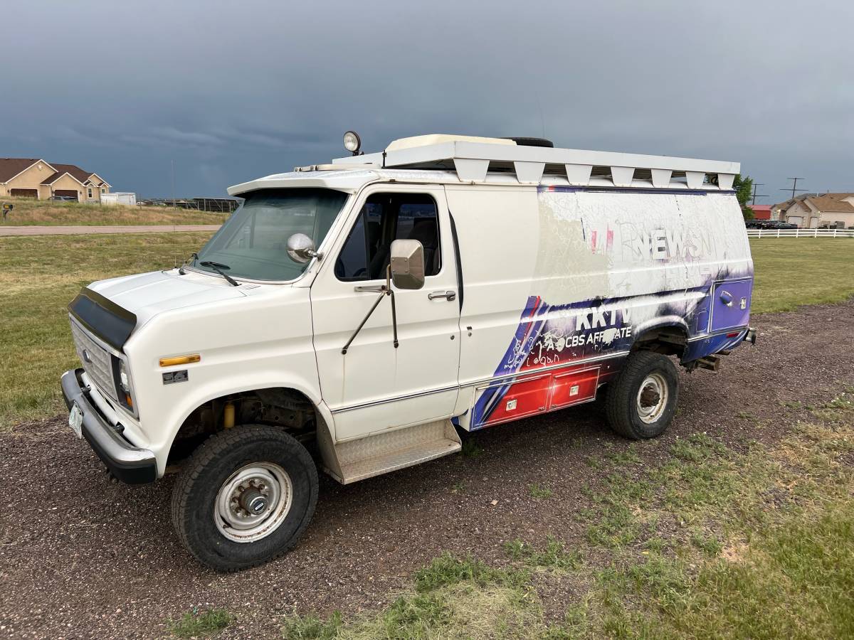 Ford-E350-van-1991-white-1