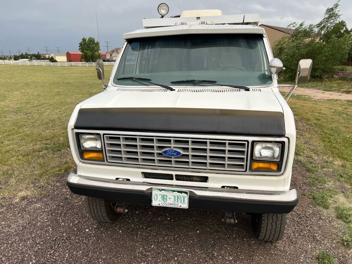 Ford-E350-van-1991-white-2